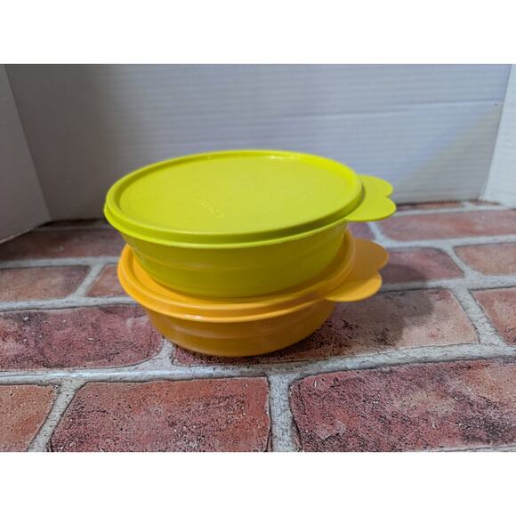 Lot of 2 Tupperware 2415B Cereal Bowls and Lids Seals Lime Green & Orange - Picture 2 of 7
